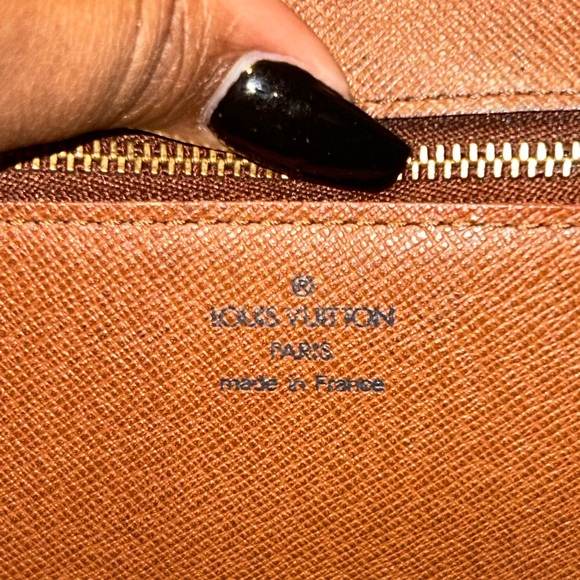 !SOLD! Louis Vuitton Monogram Bordeaux - Picture 2 of 16